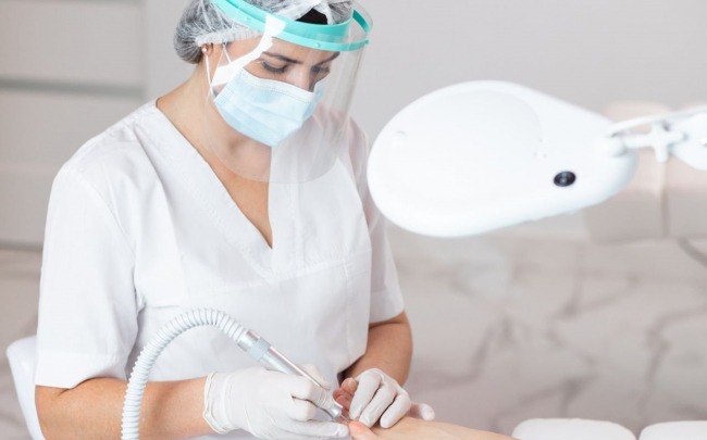 Центр апаратної подології та естетики EOSC у Львові